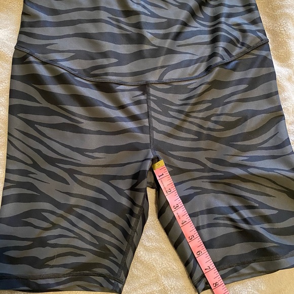 Old Navy Maternity Biker shorts - Picture 3 of 3